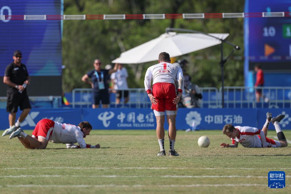 新华社记者, 会浮士德球
